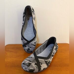 Clark’s cloudstoppers mesh ballet flats size 9.5